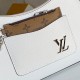  Louis Vuitton Size: 25 x 15 x 8 cm