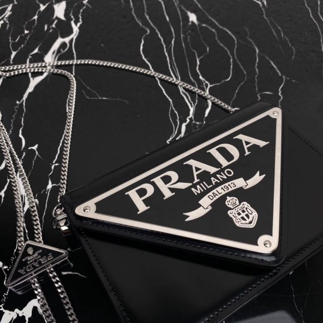  Prada Big Triangle Size: 17×9.5cm 1BH189