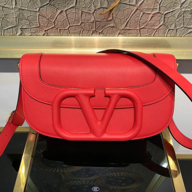  Valentino L size shoulder bag