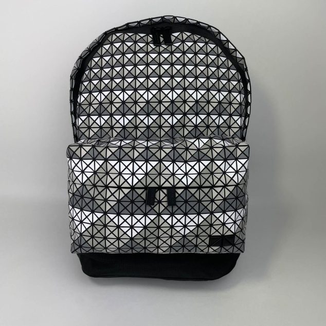  Issey Miyake backpack Size: 42*33*15cm