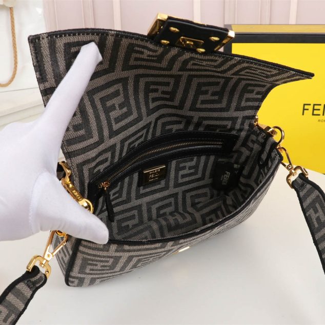  Fendi Vintage Size: 26 14cm