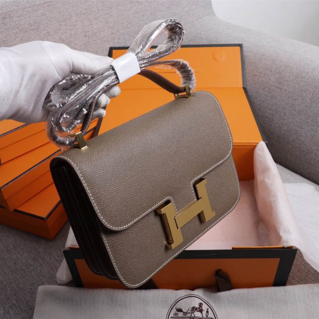  Hermes stewardess bag Size: 19*5*14.5cm 22*6*17