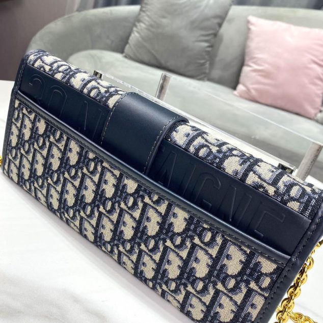  30 Montaigne Chain Clutch Bag Size: 27.5*12*2 cm