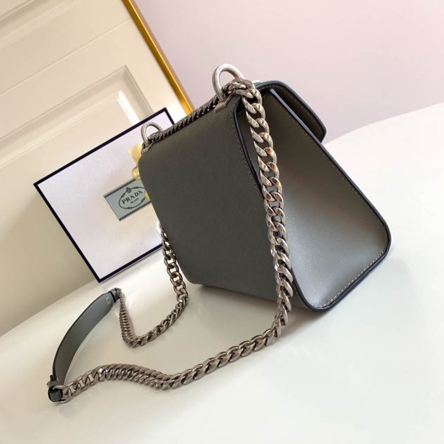  Chain Shoulder Strap Size: 21*14*9.5cm 1BD127