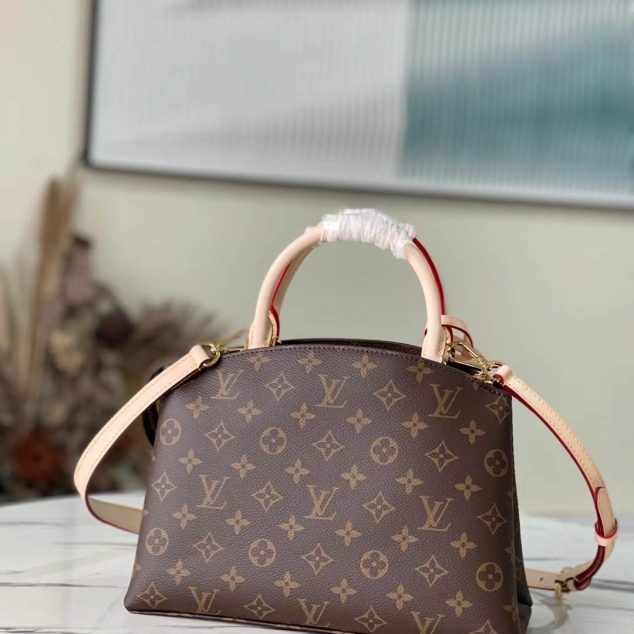  LV Size:29 x 18 x 12.5 cm