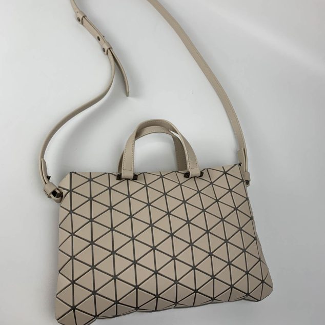  Issey Miyake Handbag Size: 23.5×15.2x8cm