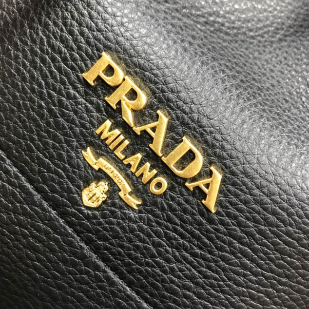  Prada Bucket Bag Size: 21.25x15cm 1BE018