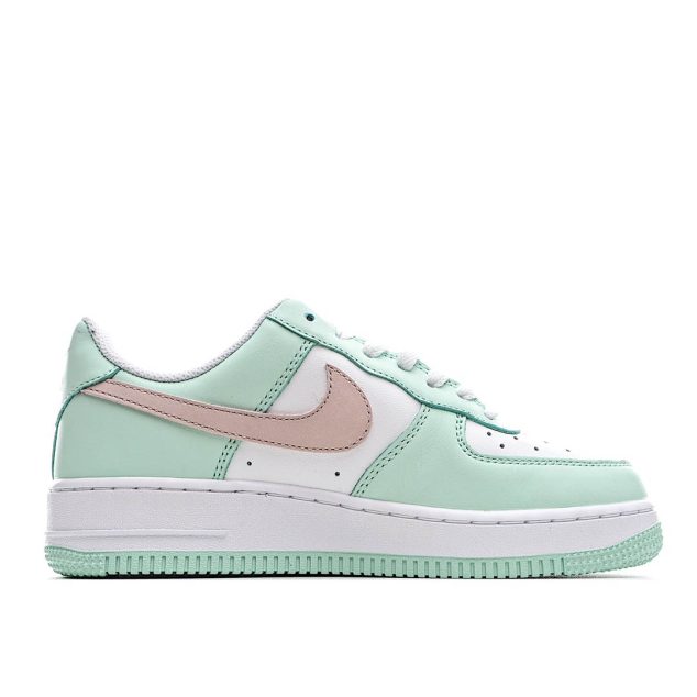  Nike Air Force 1 07 White and Green Low Top