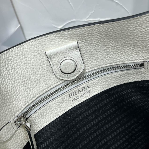  Prada Fabric Crossbody Bag Size: 30x28cm 1BC073