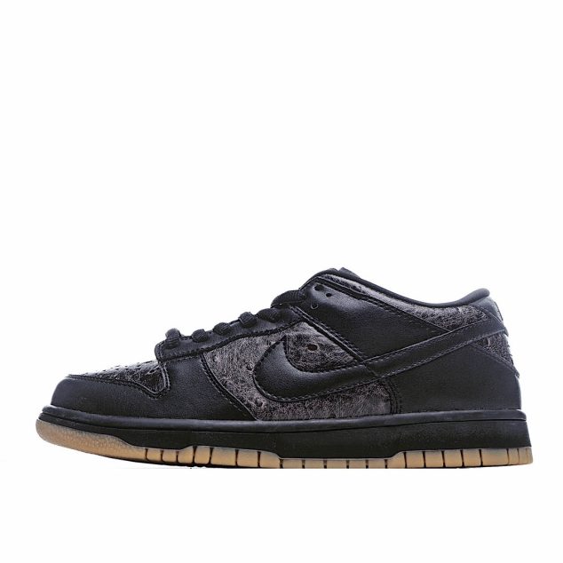  Nike SB Dunk Low Low-Top Sneakers