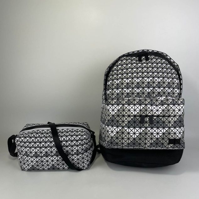  Issey Miyake backpack Size: 42*33*15cm