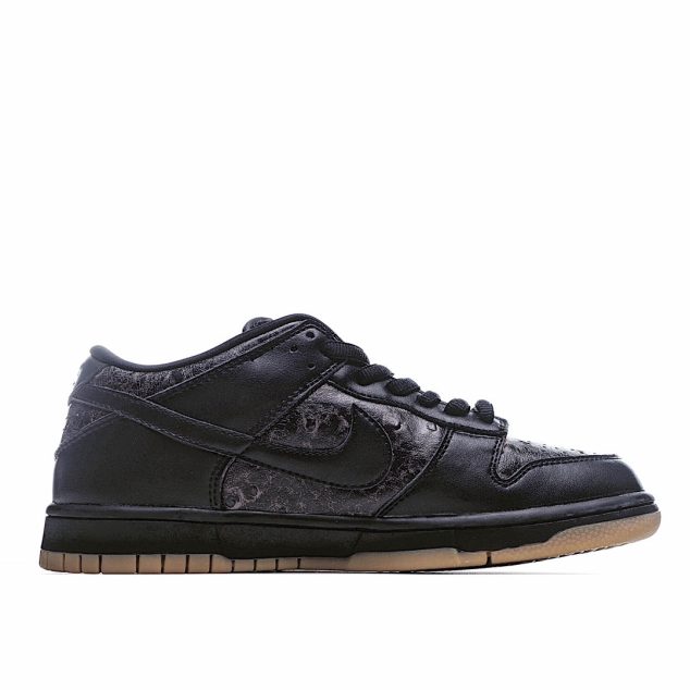  Nike SB Dunk Low Low-Top Sneakers