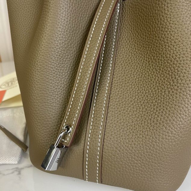  Hermes Size: 18cm