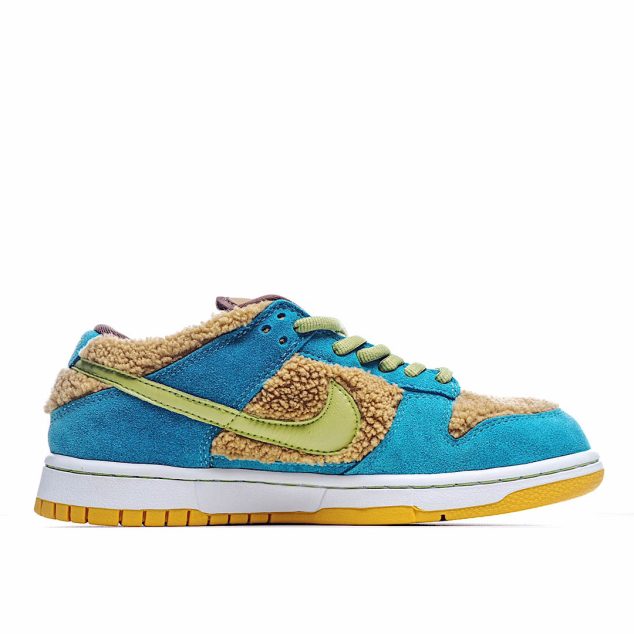  Nike SB Dunk Low Low-Top Sneakers