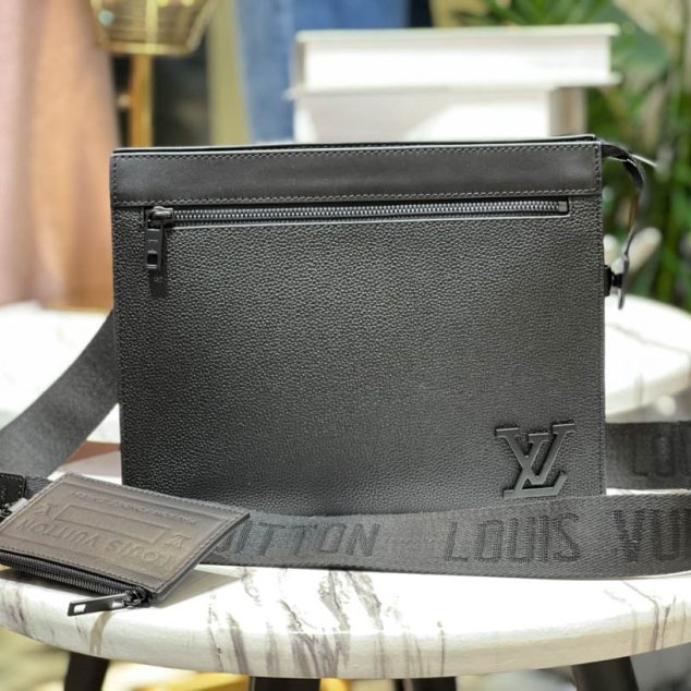  LV Size:28 x 21 x 6 cm