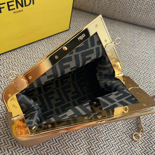  Fendi First Small Handbag Size: 26*9.5*18cm