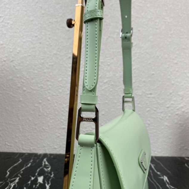  Prada Crossbody Bag Size: 24x19cm 1BD303