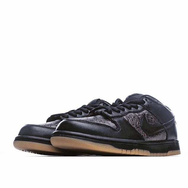  Nike SB Dunk Low Low-Top Sneakers