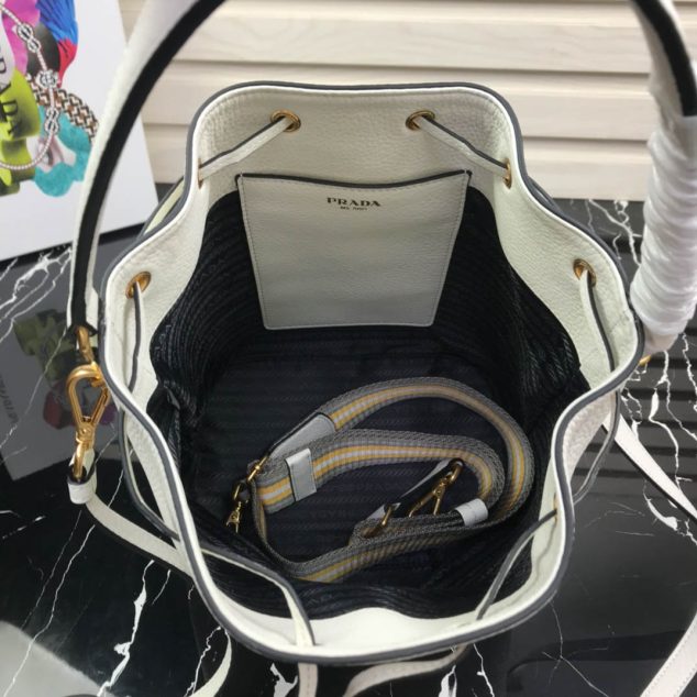  Prada Bucket Bag Size: 21.25x15cm 1BE018