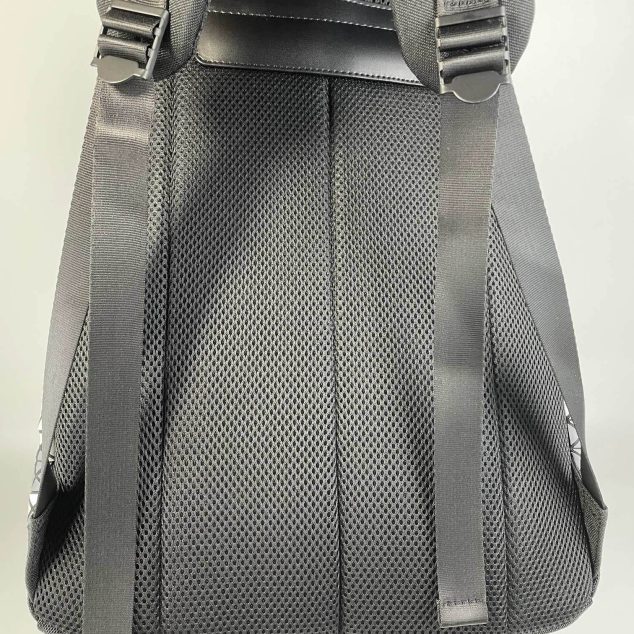  Issey Miyake backpack Size: 42*33*15cm