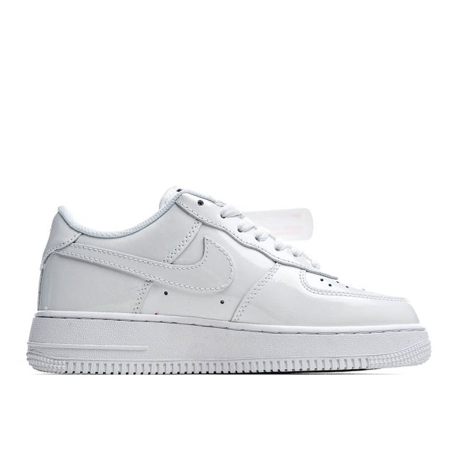  Nike Air Force 1 07 LX