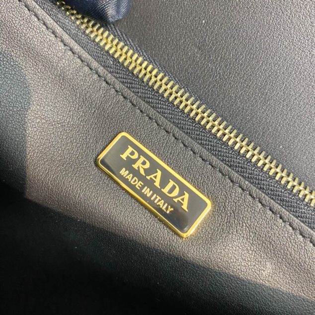  Prada Crossbody Bag Size: 21.5x14cm 1BD318