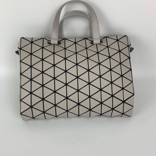  Issey Miyake Handbag Size: 23.5×15.2x8cm