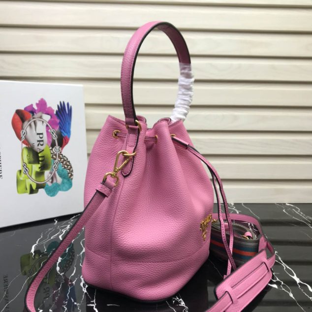  Prada Bucket Bag Size: 21.25x15cm 1BE018