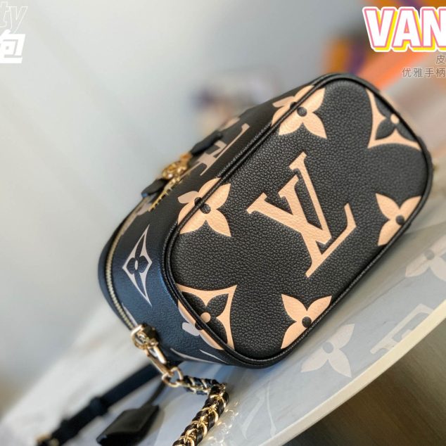  Louis Vuitton Size: 19*13*11cm