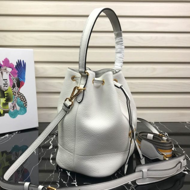  Prada Bucket Bag Size: 21.25x15cm 1BE018