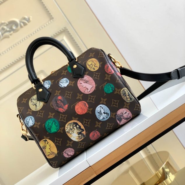  Louis Vuitton Size: 25.0 x 19.0 x 15.0 cm