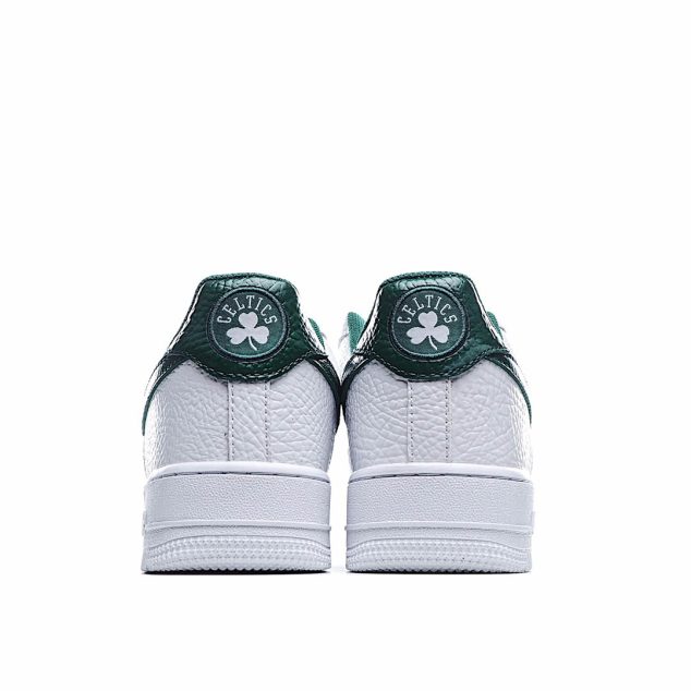  Nike Air Force 1 07 Low Top Sneakers