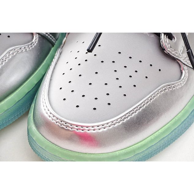  Wmns Air Jordan 1 Low SE ‘Metallic Silver Gradient’