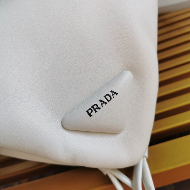  Prada Handbag Size: 14×13.5cm 1BA315