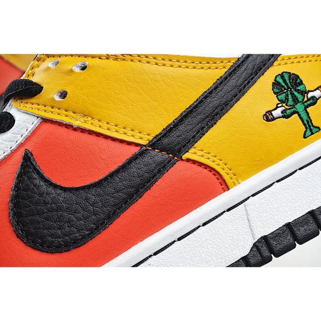  Nike SB Dunk Low Raygun Sneakers