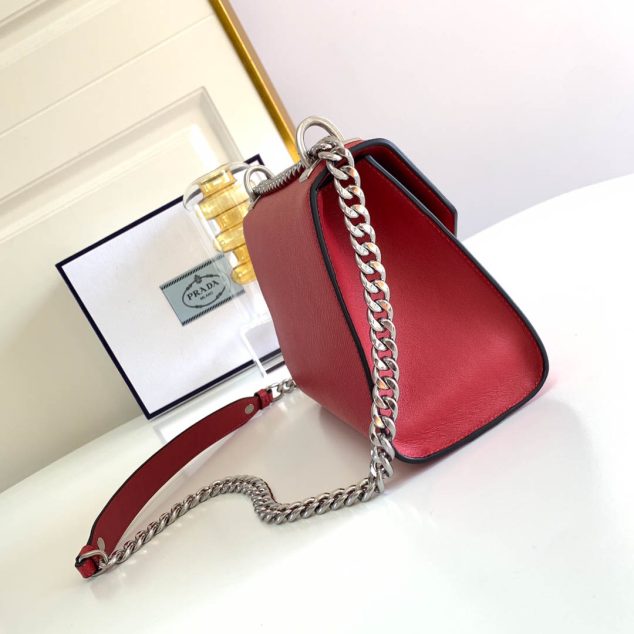  Chain shoulder strap Size: 21*14*9.5cm 1BD127