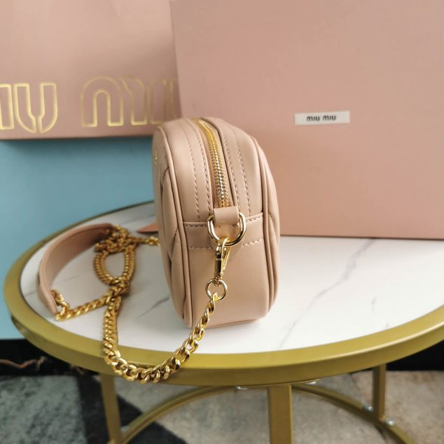  Miu Miu splicing shoulder strap Model: 5BH118B size: 20X13X5.5cm