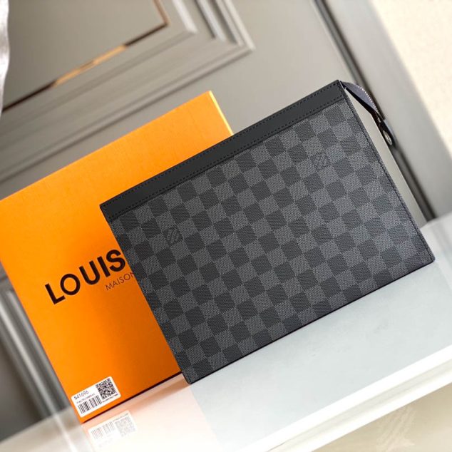  LV Size: 27 x 21 x 6 cm