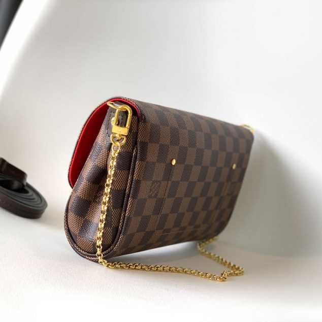  Louis Vuitton Size: 28.0 x 15.0 x 4.0 cm