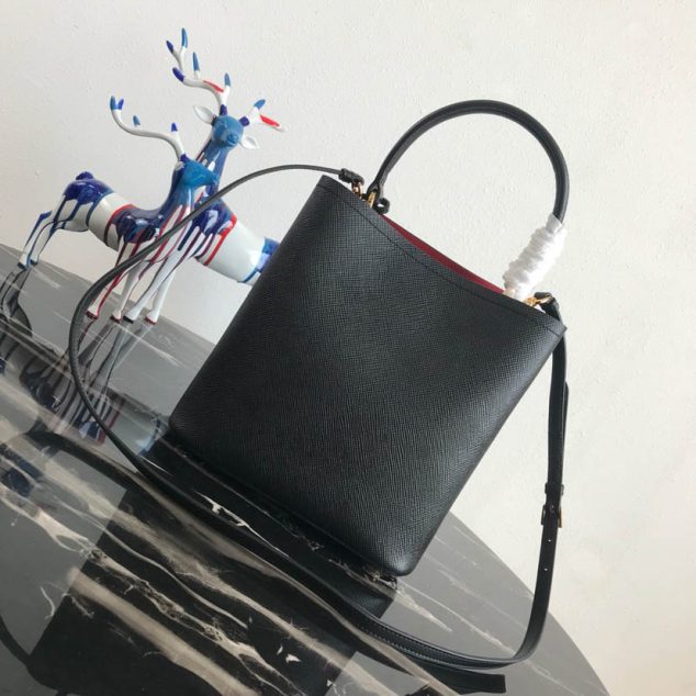  Prada Bucket Bag Size: 22×23.13cm 1BA212