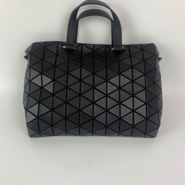  Issey Miyake Handbag Size: 23.5×15.2x8cm