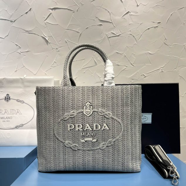  Prada Embroidered Tot Bag Size: 27×18.5cm 1BA342