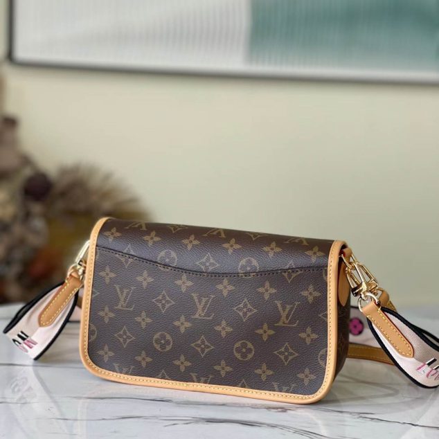  Louis Vuitton Size: 25.0 9.0 15.0 cm