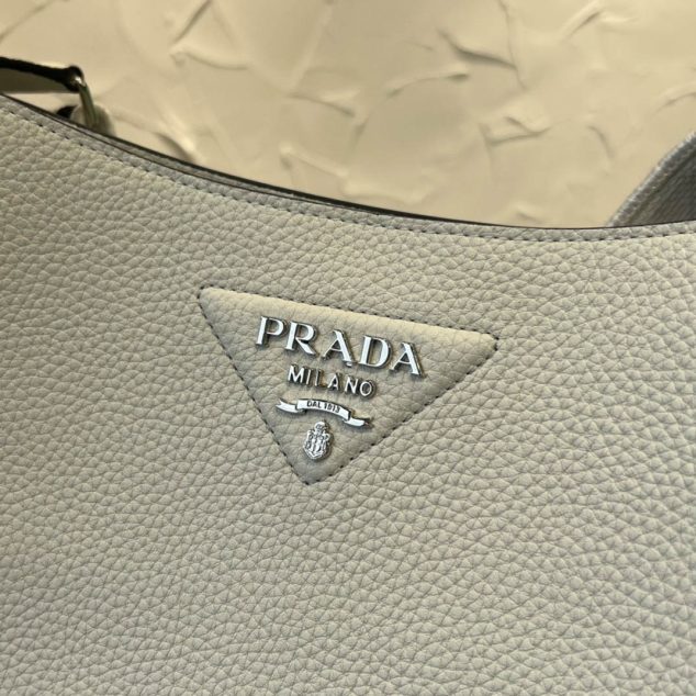  Prada Fabric Crossbody Bag Size: 30x28cm 1BC073