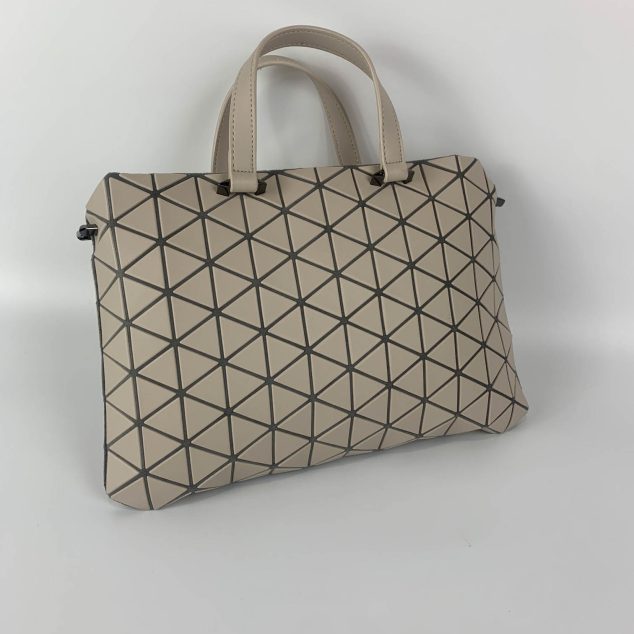  Issey Miyake Handbag Size: 23.5×15.2x8cm