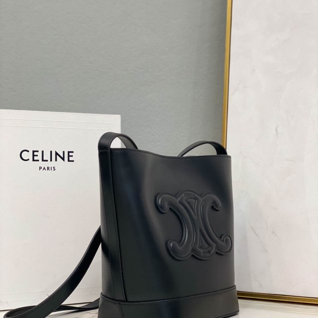  CUIR TRIOMPHE Cowhide Bucket Bag Size: 30 X 22 X 13cm