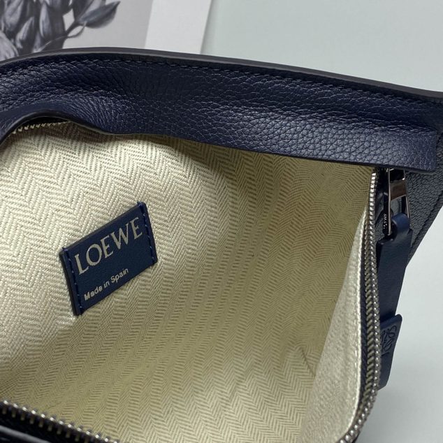  Loewe Size: 29.5x20cm Model: 3040